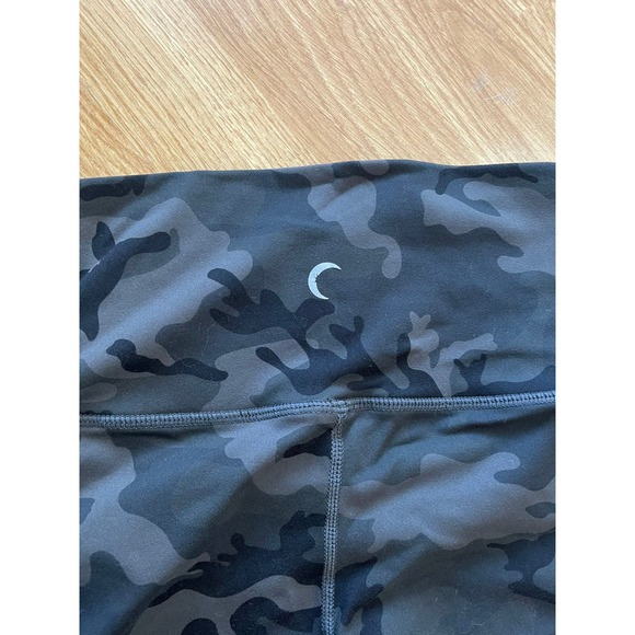 Zyia Active Camo leggings size 2 - Picture 3 of 3
